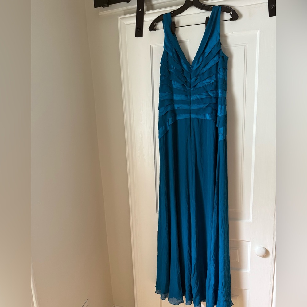 Tadashi Shoji Vibrant 100% silk Teal Dress
